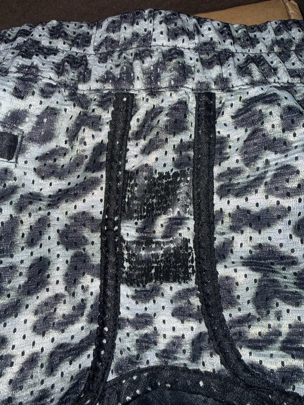 Hurley GUC Women’s Grey and black Leopard mesh Athletic Shorts size m low rise